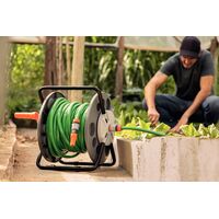 Mangueira Flex para Jardim Tramontina Verde em PVC 4 Camadas 20m com Engate Rosqueado e Esguicho – Resistência e Praticidade