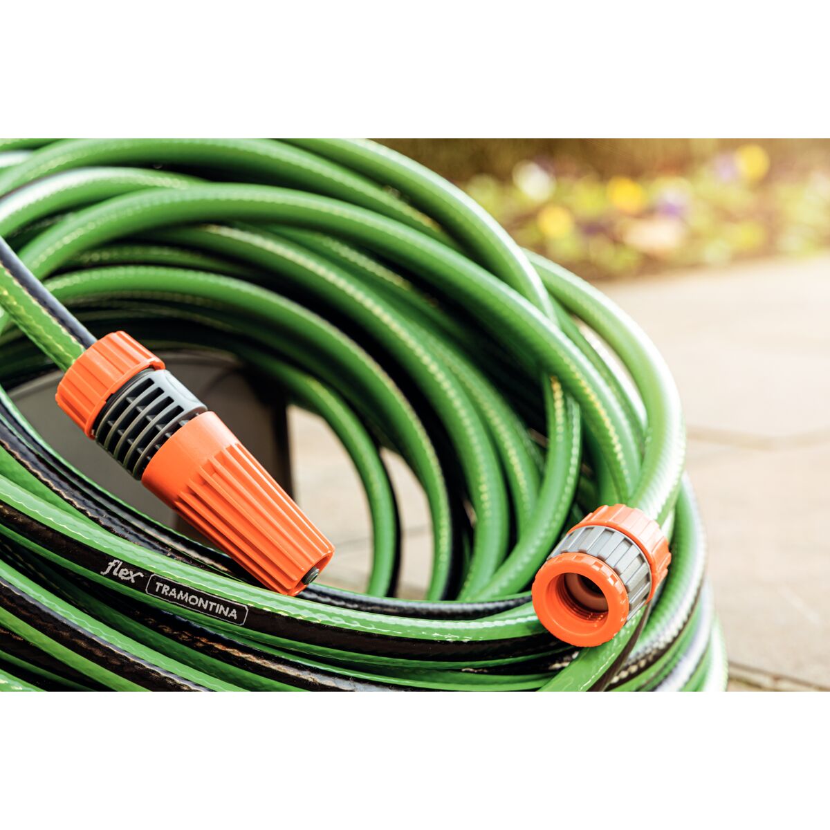 Mangueira Flex para Jardim Tramontina Verde em PVC 4 Camadas 20m com Acessórios – Resistência e Praticidade no Dia a Dia
