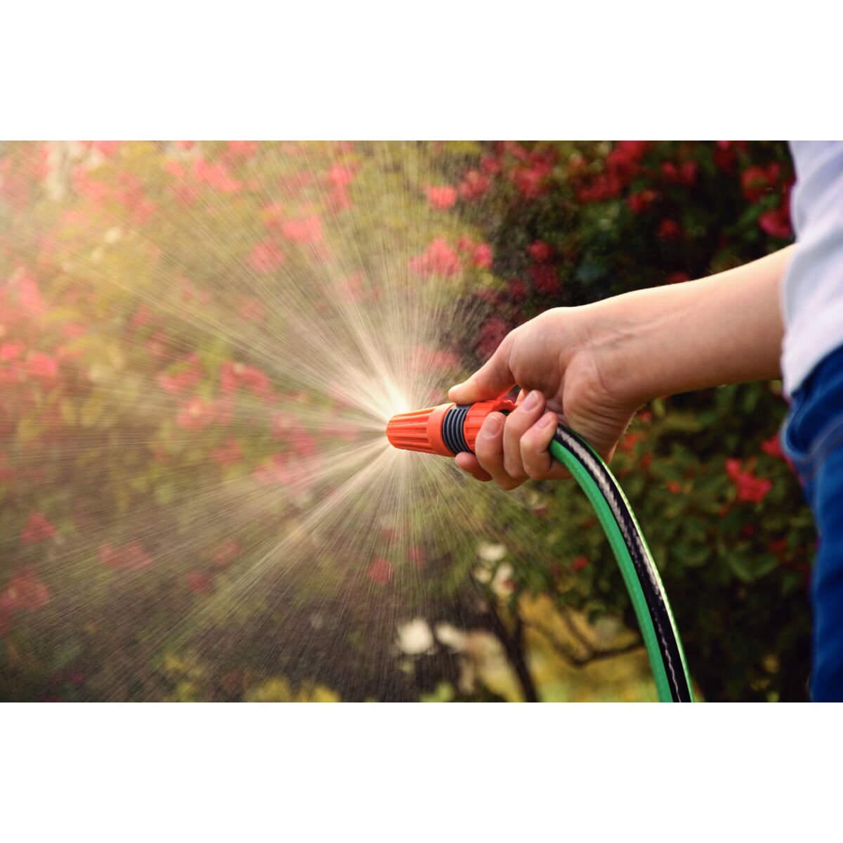 Mangueira Flex para Jardim Tramontina Verde em PVC 4 Camadas 20m com Acessórios – Resistência e Praticidade no Dia a Dia