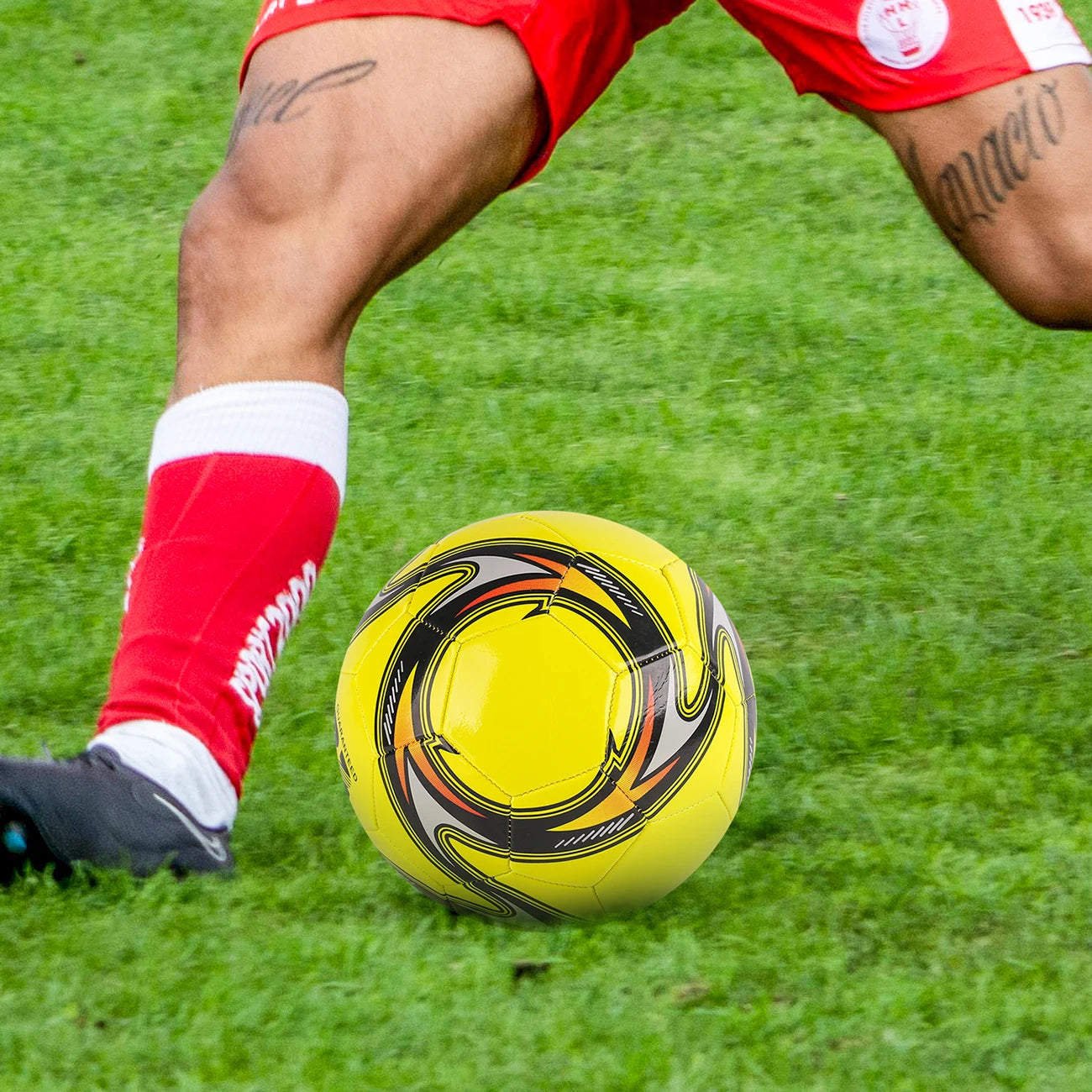 Bola de Futebol Inflável Ciclone – Tamanhos 3, 4 e 5, Macia e Ideal para Treinos e Jogos