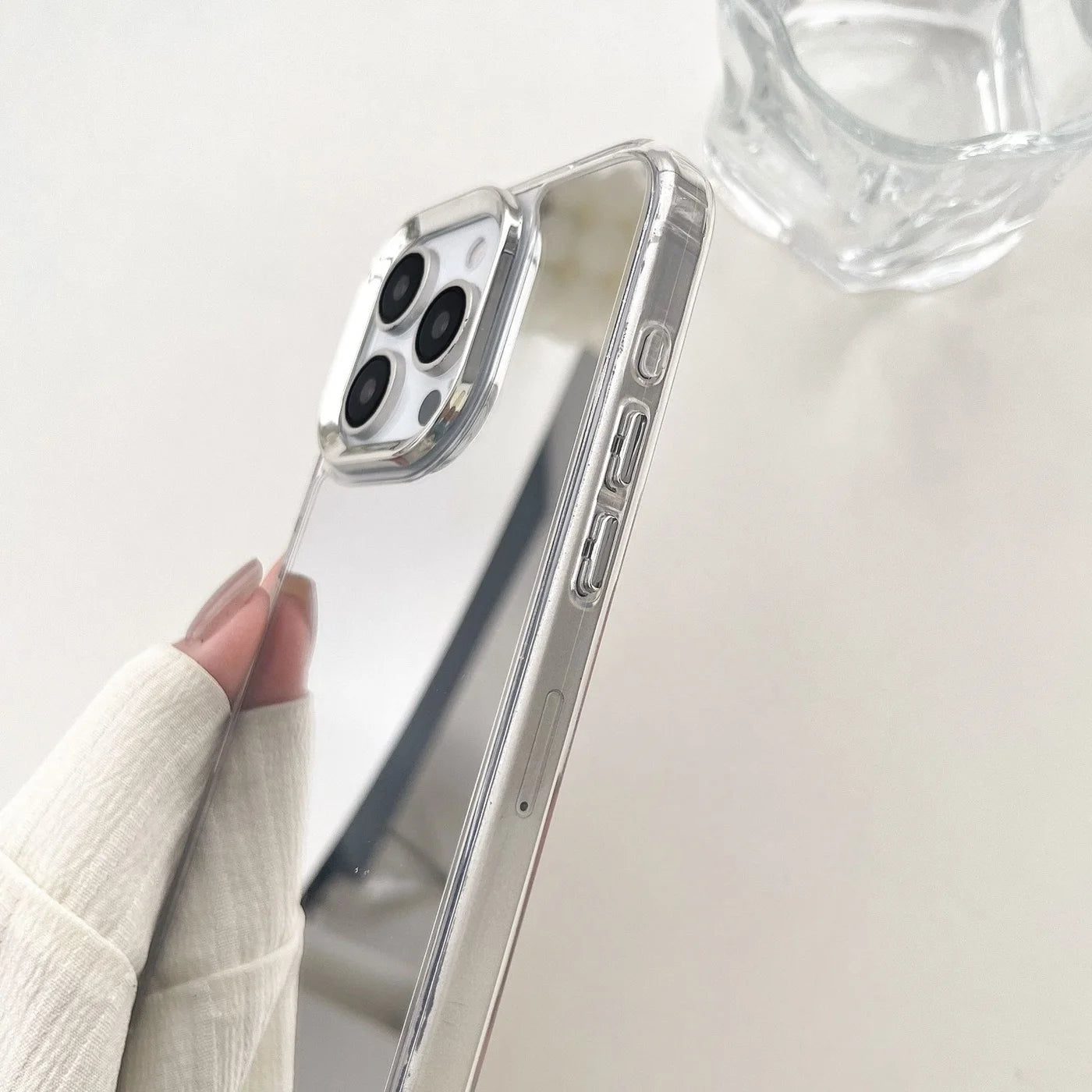 Capa de Celular Espelhada Luxo – Acrílico Resistente com Acabamento Metalizado p/ iPhone 11 ao 17 Pro Max