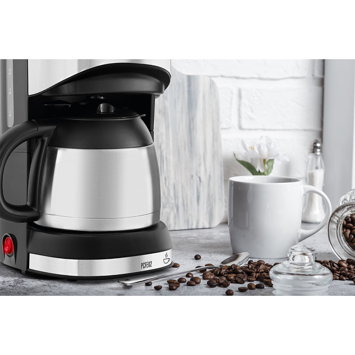 Cafeteira Philco PCFE02 30 Cafezinhos 1L 700W – Praticidade e Sabor no Seu Dia a Dia