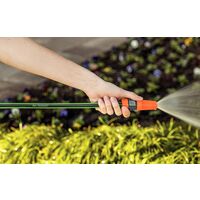 Mangueira Flex para Jardim Tramontina Verde em PVC 4 Camadas 20m com Engate Rosqueado e Esguicho – Resistência e Praticidade