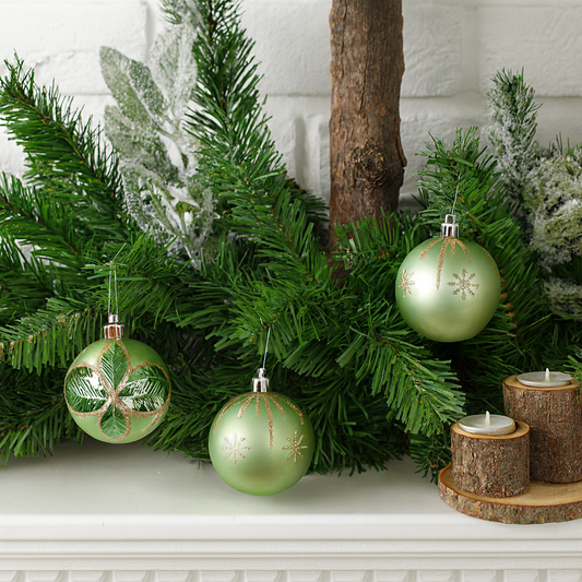 Bolas de Natal Merita 6cm Decoradas Verde e Dourado 4 Unidades – Estilo e Sofisticação para Sua Decoração