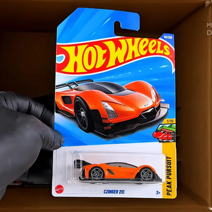 Hot Wheels 2025 Case J – Miniaturas 1:64 Ferrari SF90, Mercedes-AMG, Renault F1 e Mustang – Coleção Diecast C4982