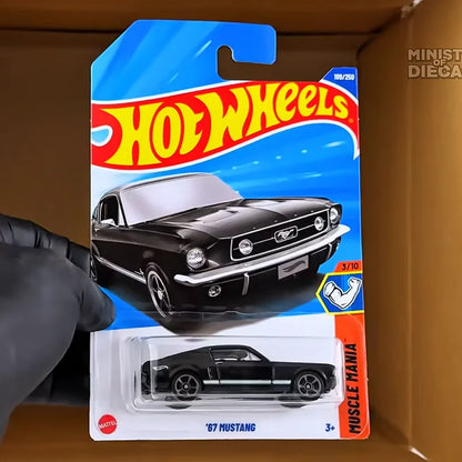 Hot Wheels 2025 Case J – Miniaturas 1:64 Ferrari SF90, Mercedes-AMG, Renault F1 e Mustang – Coleção Diecast C4982