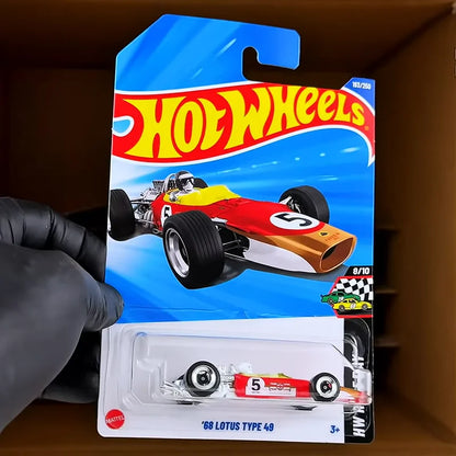 Hot Wheels 2025 Case J – Miniaturas 1:64 Ferrari SF90, Mercedes-AMG, Renault F1 e Mustang – Coleção Diecast C4982